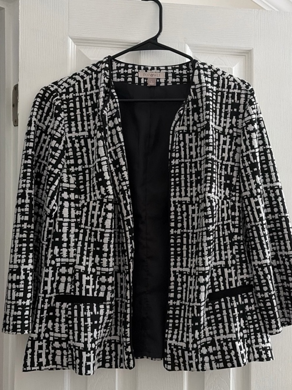 Roz & Ali Black and White Open-Front Patterned Blazer